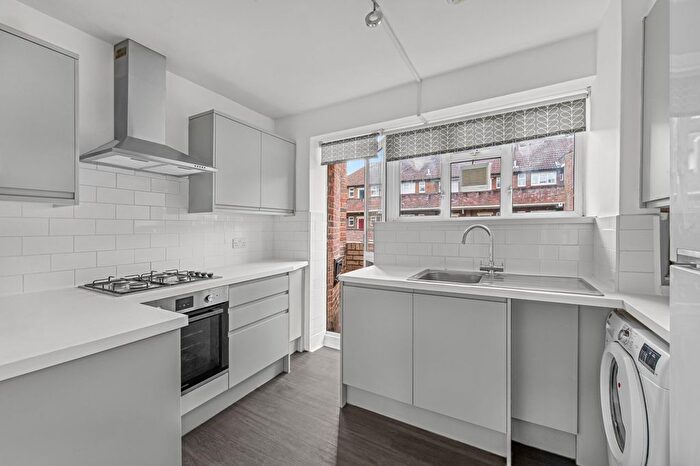 2 Bedroom Flat To Rent In Douglas House, Toland Square, SW15