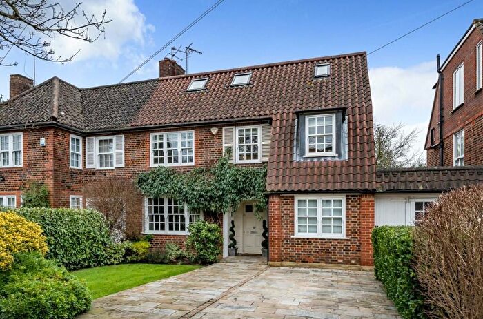 4 Bedroom Semi Detached House To Rent In Southway, Totteridge, N20