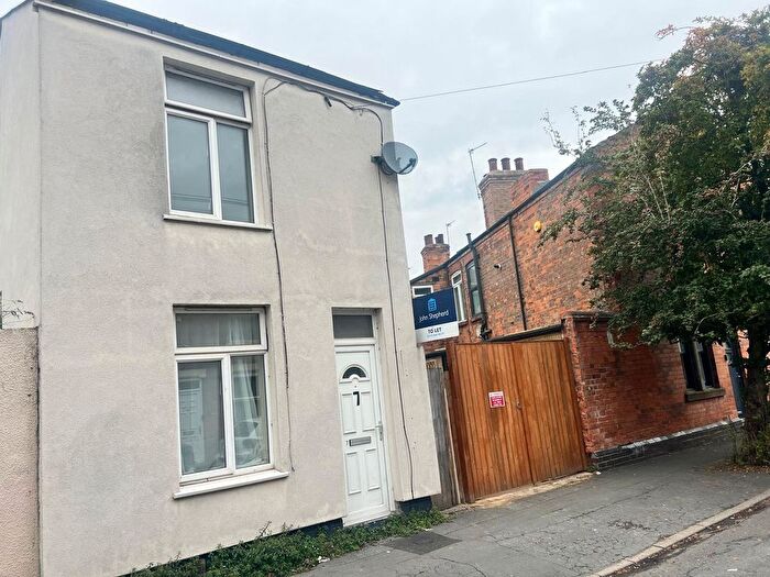 2 Bedroom Flat To Rent In Whittier Road, Nottingham, Nottinghamshire, NG2