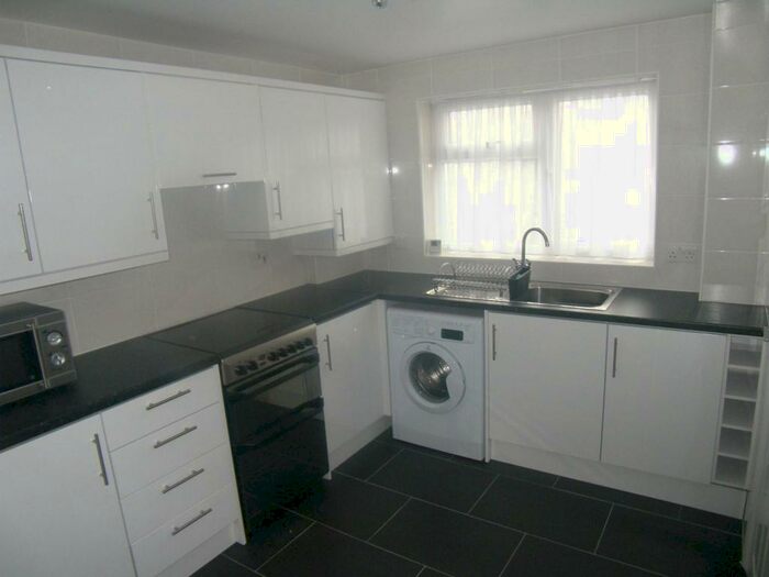 2 Bedroom Flat To Rent In Victor Walk Hornchurch, RM12
