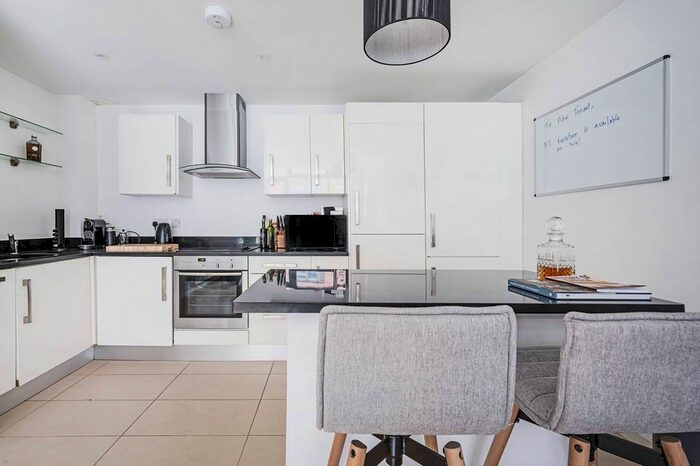 2 Bedroom Flat To Rent In Waterson Street, Shoreditch, London, E2