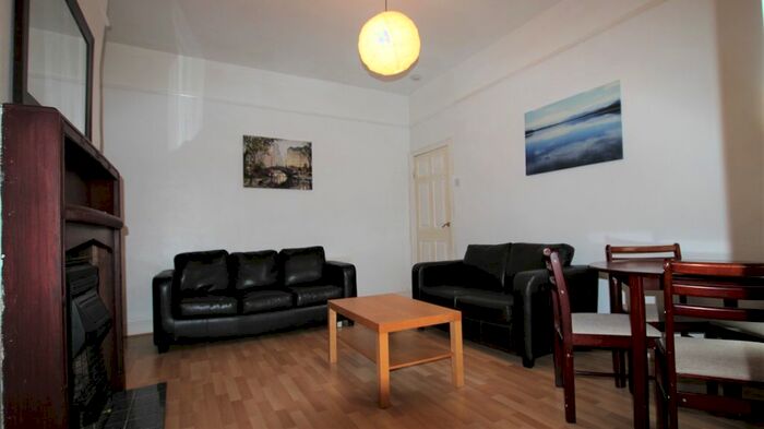 2 Bedroom Flat To Rent In Warton Terrace, Heaton, Newcastle Upon Tyne NE6