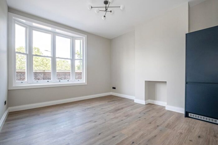 2 Bedroom Flat To Rent In Elm Grove Road London, SW13