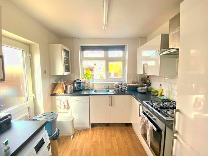 3 Bedroom House To Rent In Carlyn Avenue, Sale, M33