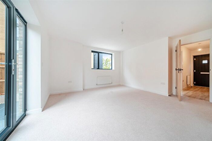 2 Bedroom End Of Terrace House To Rent In Bridgewater Close, Nottingham, NG2
