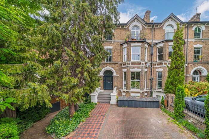 2 Bedroom Flat To Rent In Balham High Road, Balham, SW12