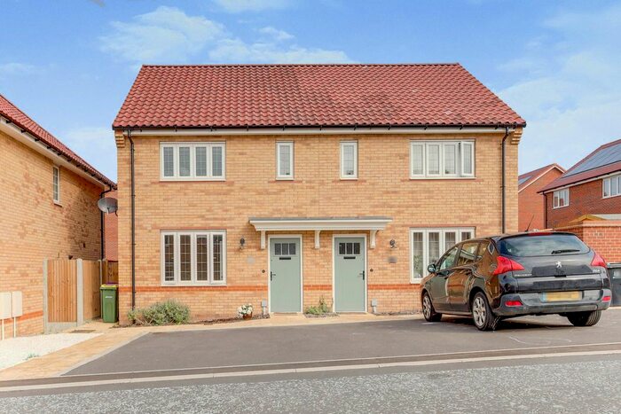 2 Bedroom Semi-Detached House To Rent In Nicholas Walk, Rayleigh, SS6