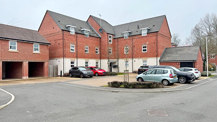 2 Bedroom Flat For Sale In Hutton Close, Newbury, Berkshire, RG14