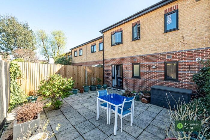 1 Bedroom Flat For Sale In Blake Close, North Kensington, W10