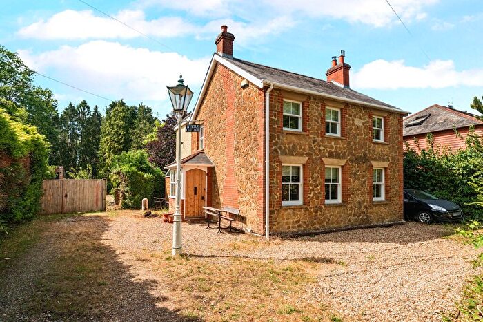 4 Bedroom Detached House To Rent In Thursley Road, Elstead, GU8