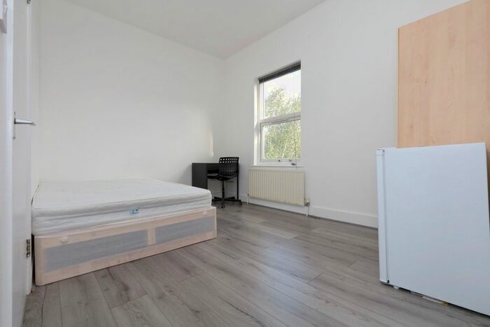 Studio To Rent In Ethelburga Road, London, RM3