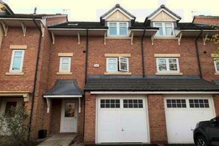 4 Bedroom Town House To Rent In Cedarwood Close, Northenden, M22