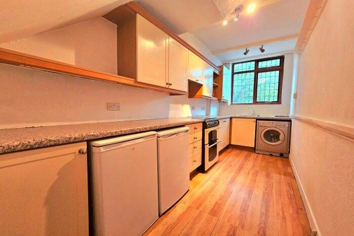 3 Bedroom Property To Rent In Bromley Road, Bromley, BR1