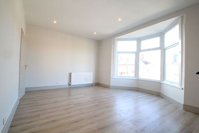 1 Bedroom Flat To Rent In Woodlands Park Road, Haringey, N15