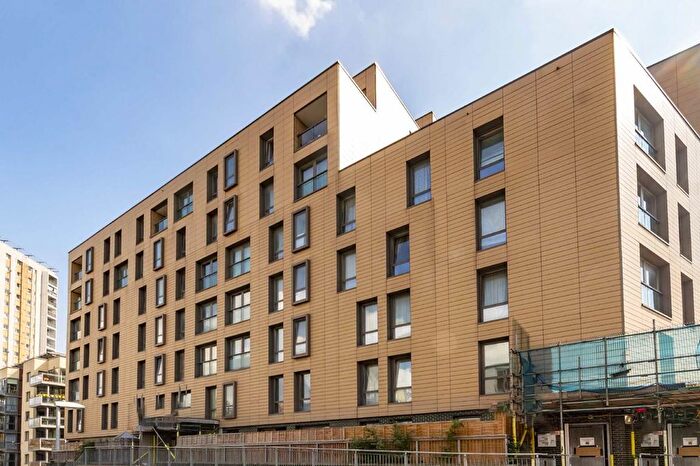 1 Bedroom Flat To Rent In Oak Square, Acaci House, Stockwell, SW9