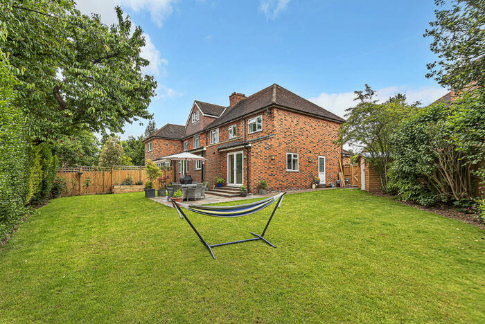 4 Bedroom Semi-Detached House To Rent In Bridle Close, Maidenhead, SL6