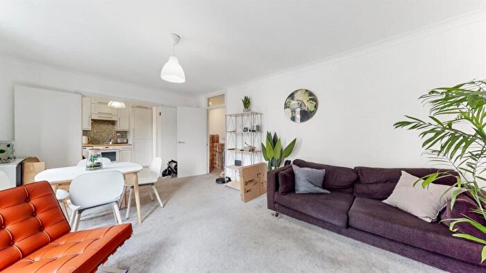 2 Bedroom Apartment To Rent In Fullers Close, Cheshire Street, Shoreditch, E2