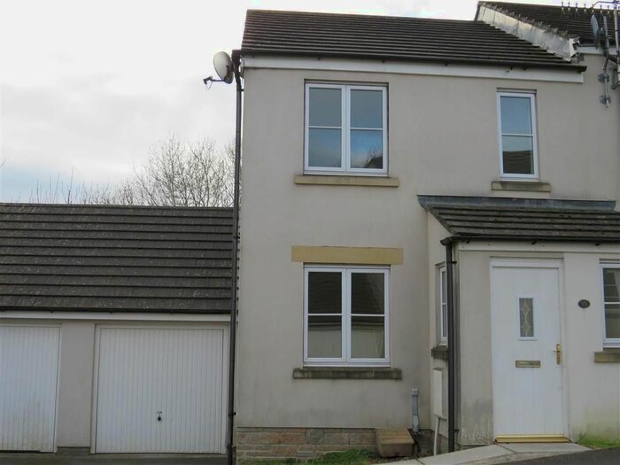 3 Bedroom Property To Rent In Grassmere Way, Pillmere, Saltash, PL12