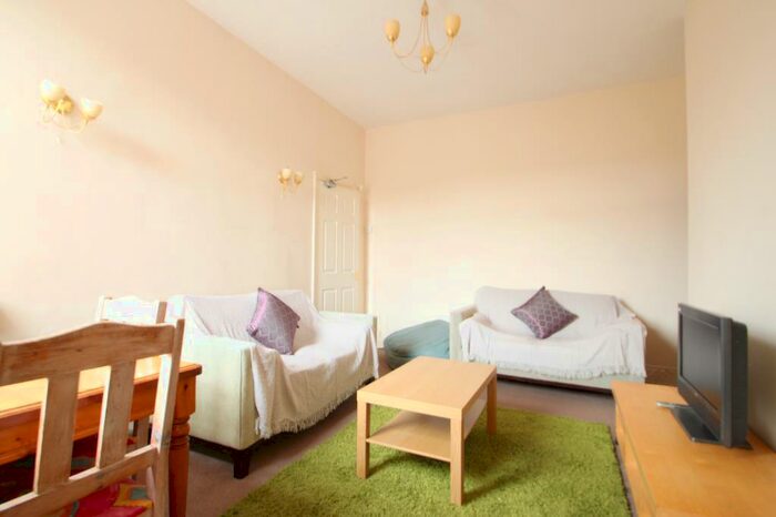 3 Bedroom Flat To Rent In Cartington Terrace, Heaton, Newcastle Upon Tyne, Tyne And Wear, NE6