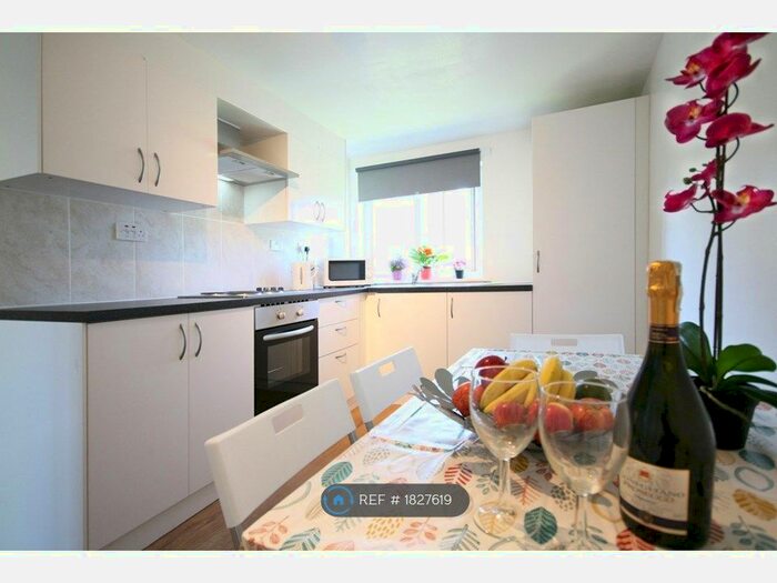 3 Bedroom Flat To Rent In Saughton Mains Street, Edinburgh, EH11