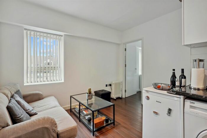 1 Bedroom Flat To Rent In Heath Road, Twickenham, TW1