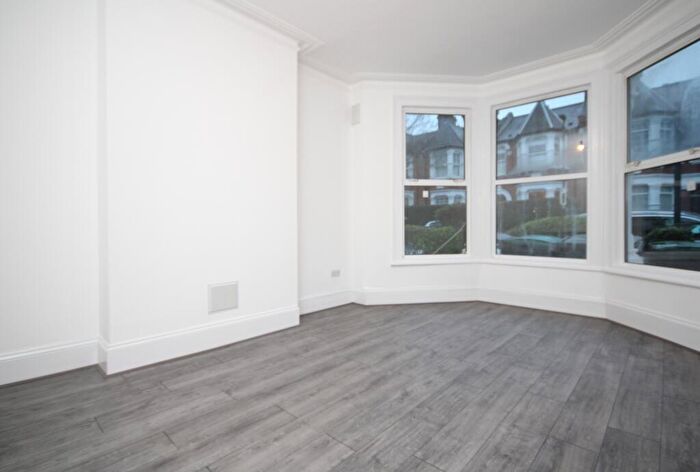 2 Bedroom Flat To Rent In Dongola Road, Seven Sisters, N17