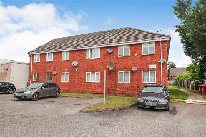 1 Bedroom Apartment For Sale In Lundy Court, Cippenham, SL1