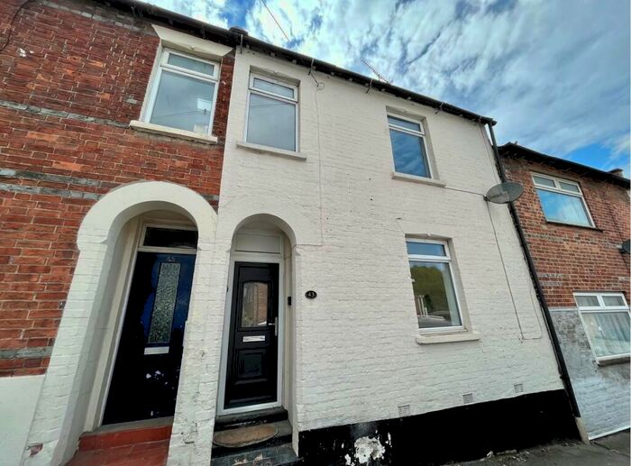 3 Bedroom Terraced House To Rent In Boundary Road, Newbury, RG14