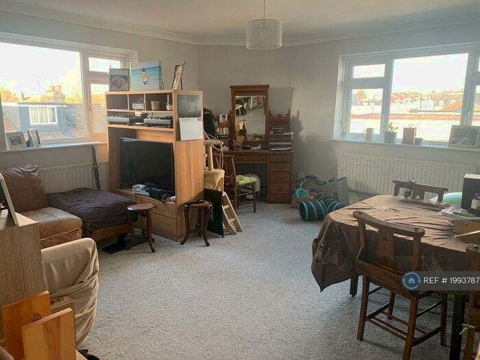 2 Bedroom Flat To Rent In Whitehorse Road, Croydon, CR0