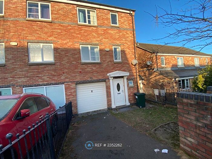 4 Bedroom Semi-Detached House To Rent In Village Heights, Gateshead, NE8