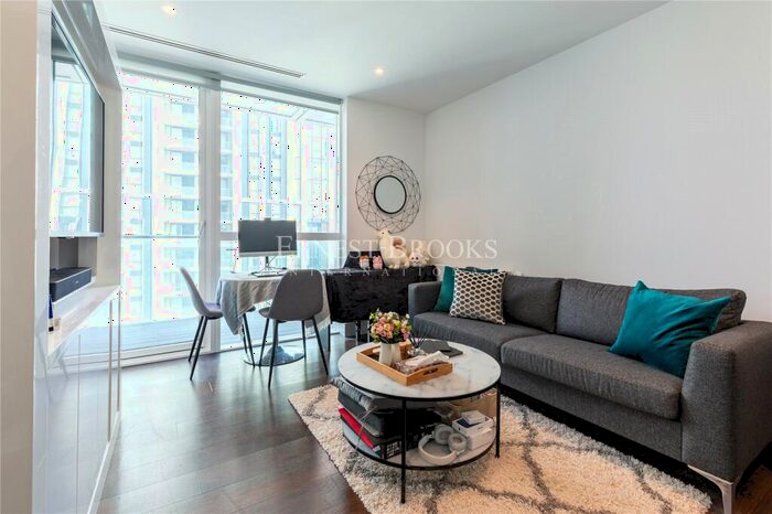 Apartment To Rent In Maine Tower, Harbour Central, Canary Wharf, E14