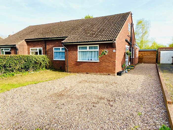 5 Bedroom Semi-Detached House To Rent In Pooleys Lane, Welham Green, AL9