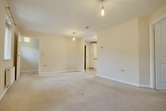 2 Bedroom Flat For Sale In Mouliere Court, Denmead, PO7