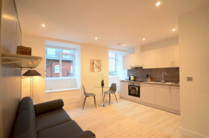 Flat To Rent In Broadway, SL6