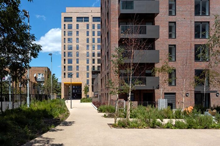 2 Bedroom Flat To Rent In Pechora Way, London, E14