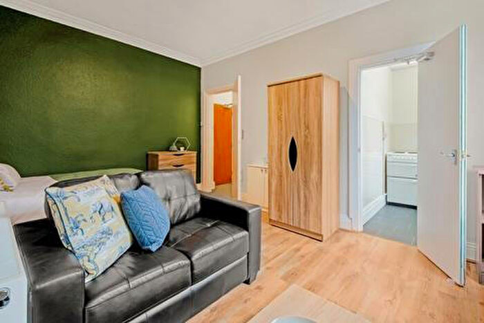 1 Bedroom House To Rent In Brookfield Road, Leeds, LS6