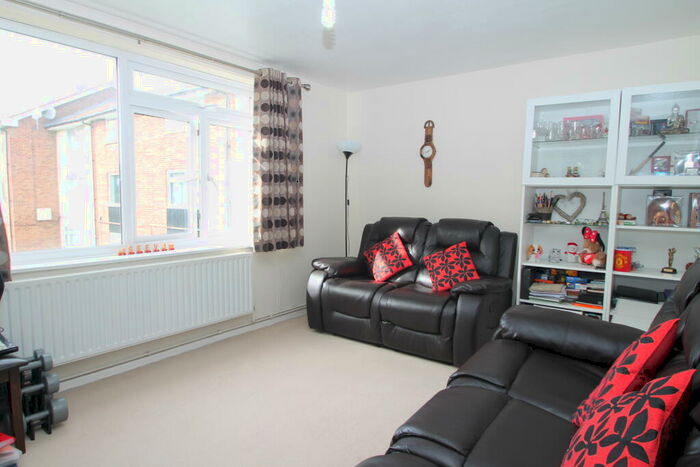 2 Bedroom Maisonette To Rent In Stanley Road, Sutton, SM2