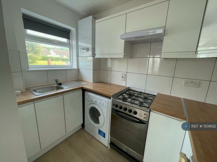 1 Bedroom Flat To Rent In The Meads, Wooburn Green, High Wycombe, HP10