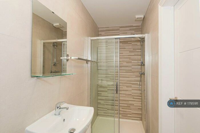 Studio To Rent In Davidson Road, Croydon, CR0