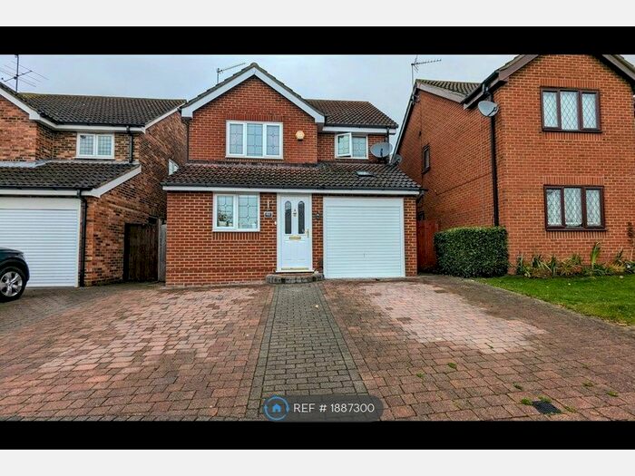 3 Bedroom Detached House To Rent In Swepstone Close, Reading, RG6