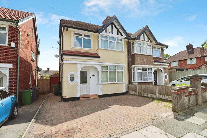 3 Bedroom Semi-Detached House For Sale In Greenville Road, Bebington, CH63