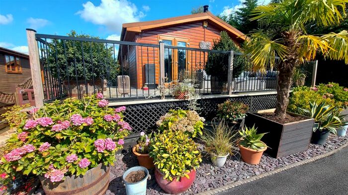 3 Bedroom Park Home For Sale In Hull Road, Wilberfoss, York, YO41