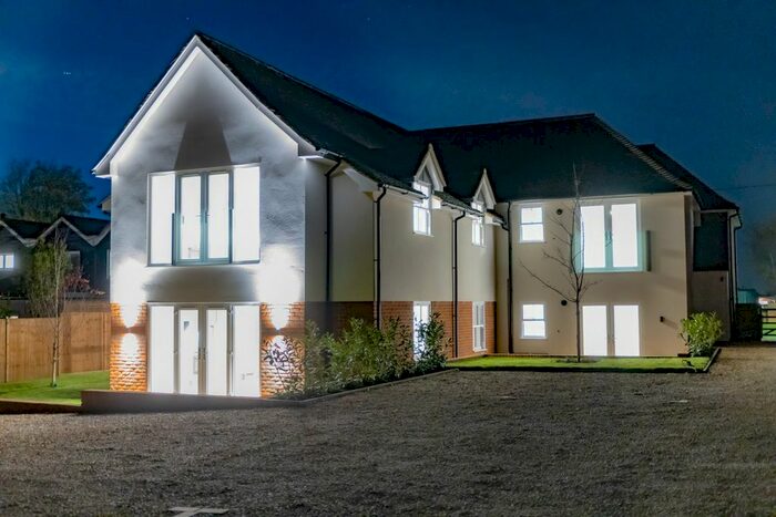 2 Bedroom Flat To Rent In Roman Road, Brentwood, Essex, CM15