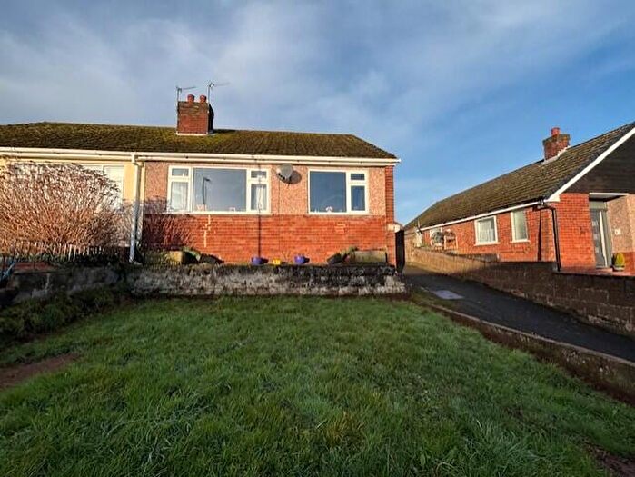 2 Bedroom Semi-Detached Bungalow For Sale In King Edward Drive, Flint, CH6
