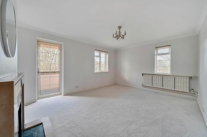 1 Bedroom Flat To Rent In Sheen Court, Richmond, TW10