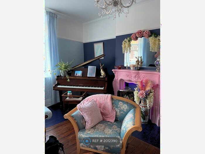 2 Bedroom Flat To Rent In Leigh Road, Leigh On Sea, SS9