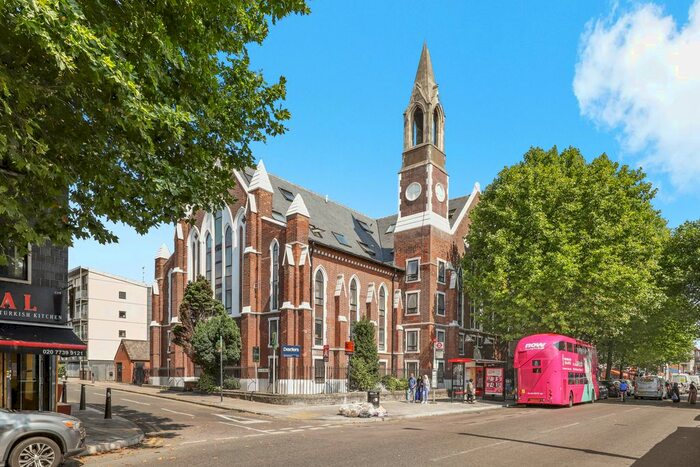 2 Bedroom Flat To Rent In St James Court. Bethnal Green Road, Shoreditch, E2