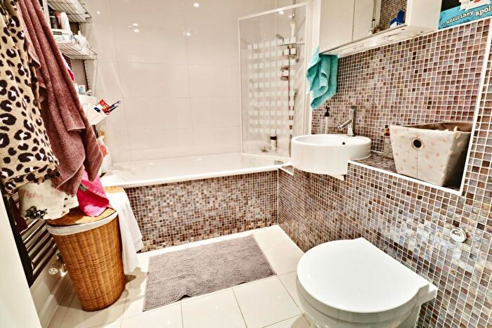 2 Bedroom Apartment To Rent In London Road, Croydon, Surrey, CR0