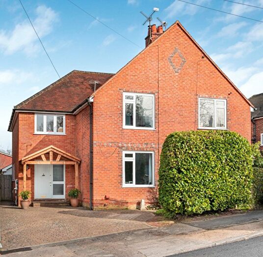 4 Bedroom Semi Detached House For Sale In Little Green Lane, Farnham, Surrey, GU9