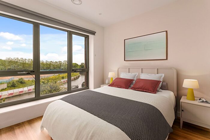 2 Bedroom Flat To Rent In Greenford, UB6